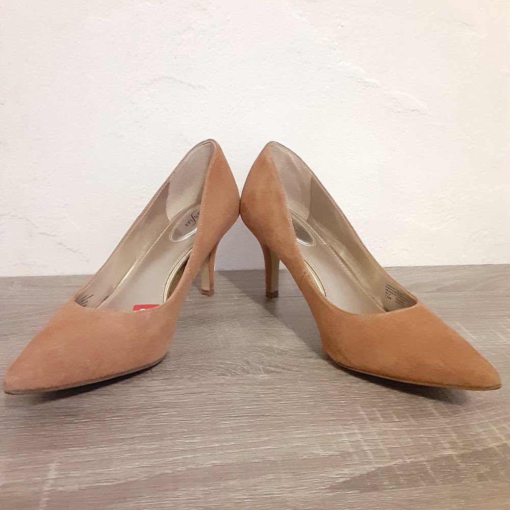 ALFANI STEP 'N FLEX TAN SUEDE HEELS SIZE 7 1/2 WITH 3 INCH HEEL - Picture 6 of 11